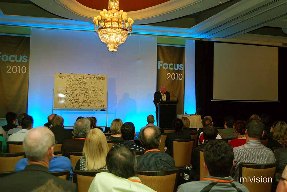 Founder of Contiki, the inspirational John Anderson - Image 36 Provision Focus 2010 Congress Gallery (40)