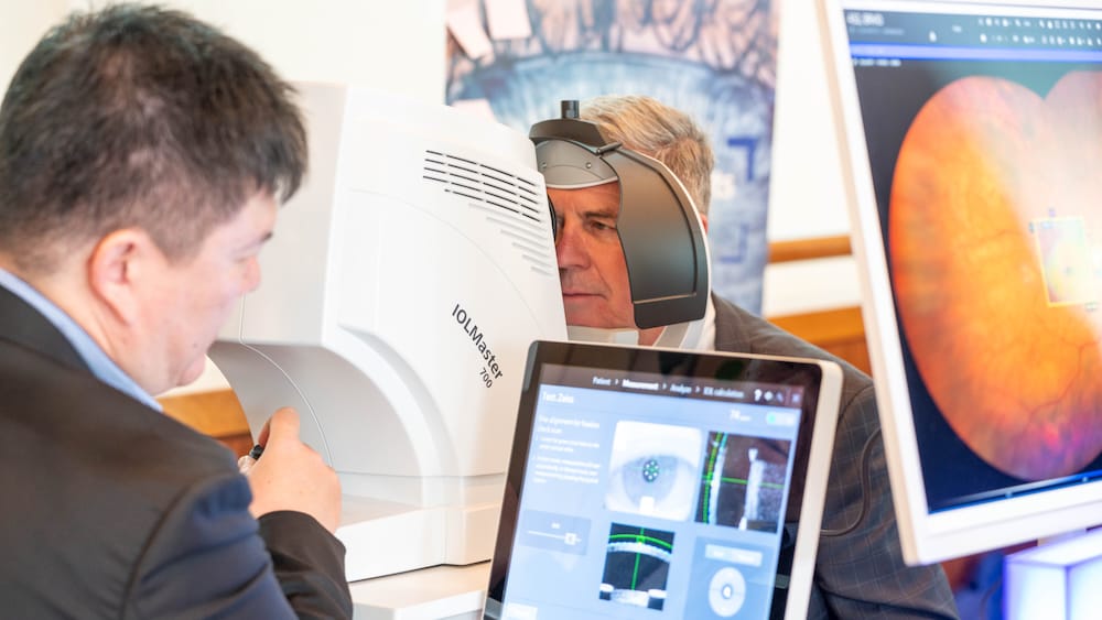 Hon Dr David Gillespie MP with ZEISS