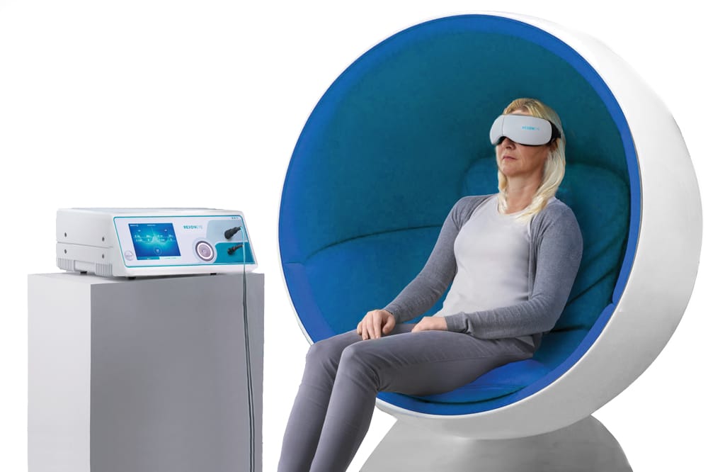 Woman using Rexon-Eye QMR