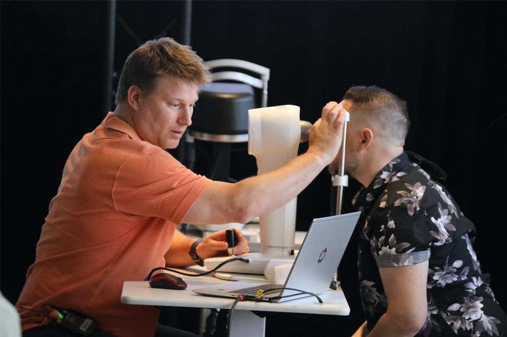 Hugh Bradshaw demonstrated key techniques in a workshop on corneal RGPs.