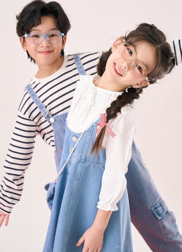 Boy and girl wearing Lipo glasses