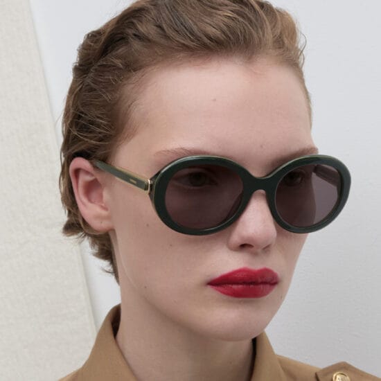 woman wearing Sando sunglasses