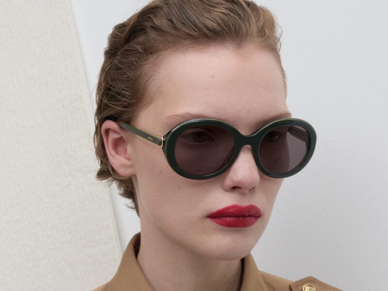 woman wearing Sando sunglasses