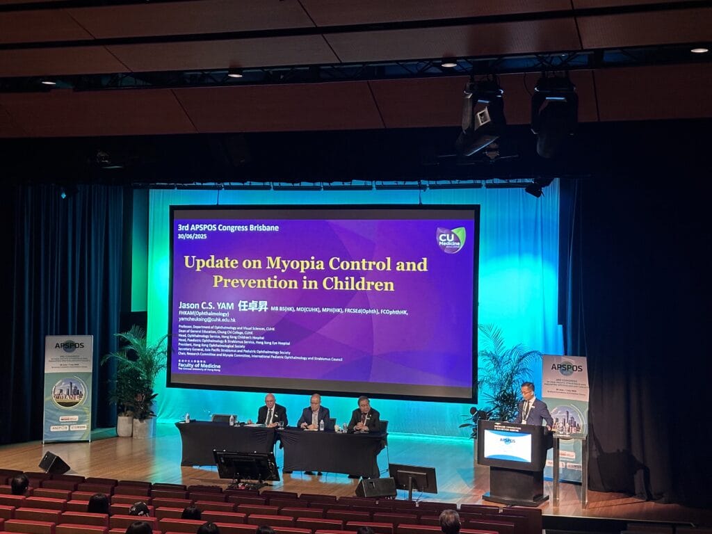 Professor Jason Yam delivering the myopia update plenary lecture at APSPOS 2025.