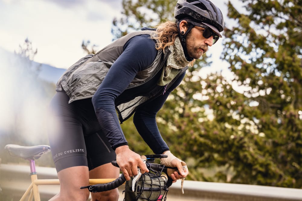man riding bike and wearing glasses, showing suitable outdoor frame and lens options.