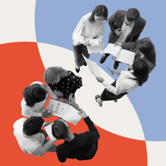 Image depicting people collaborating.
