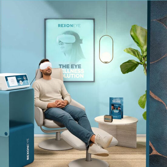 Person using Rexon-Eye in a clinic